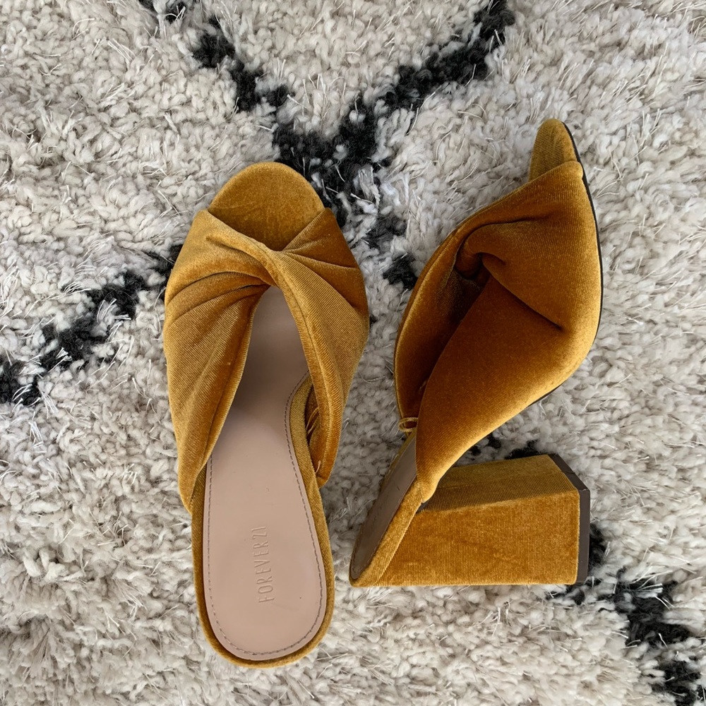 Block heel mules